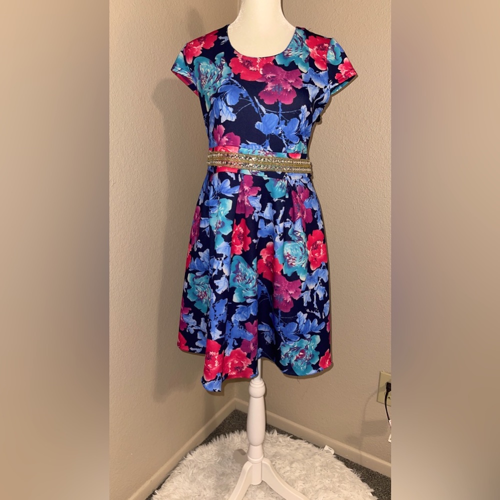 short dress .  A golden belt is hung on it.  Fits all sizes.  stretches.